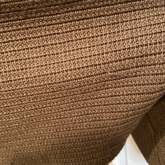 Wilfred Free Green Lolan Cropped Merino Wool Sweater - Picture 3 of 7